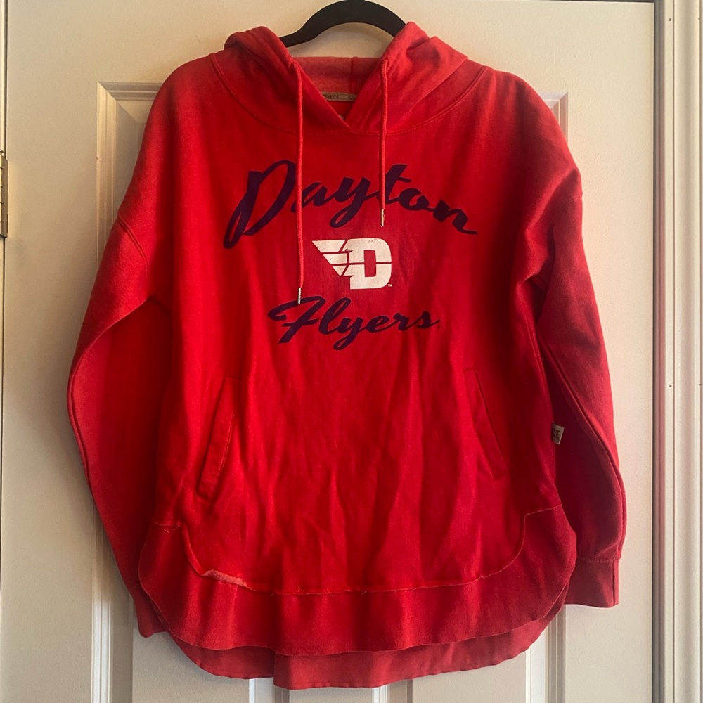 Dayton Flyers Women’s Sweatshirt, size Small
